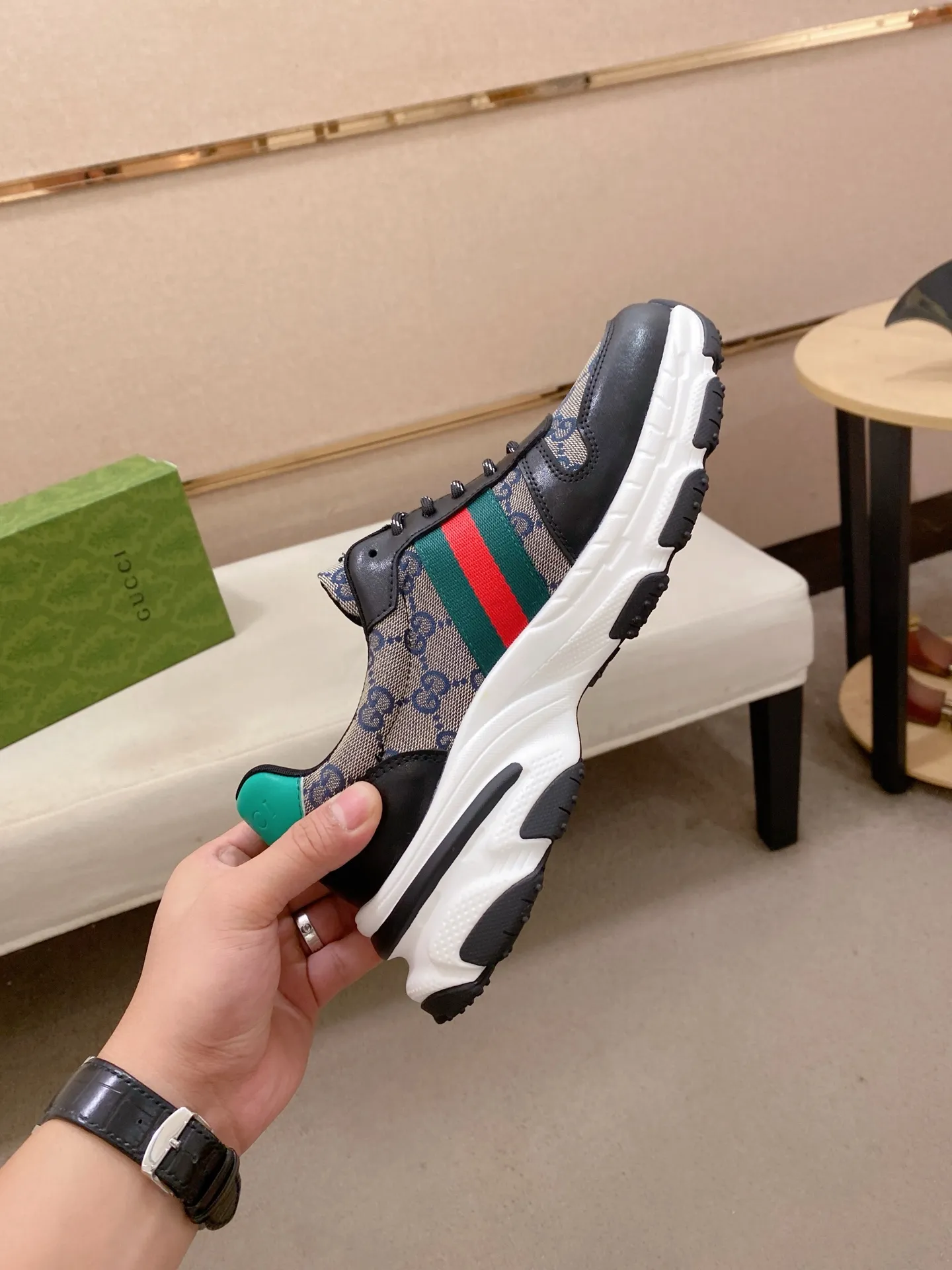 Men's Men's Shoes 442💰 High-quality new GUCCI counters are on the market at the same time. The new men's shoes, 😘fabrics are selected from imported cowhide, and the lining is sheepskin lining. 👍🏿 High-end ☄️ air-cushion molded anti-slip rubber outsole, exquisite lines, simple and elegant, comfortable and high-end for leisure travel. Code number: 38 to 44 (45 can be customized and cannot be returned or exchanged)